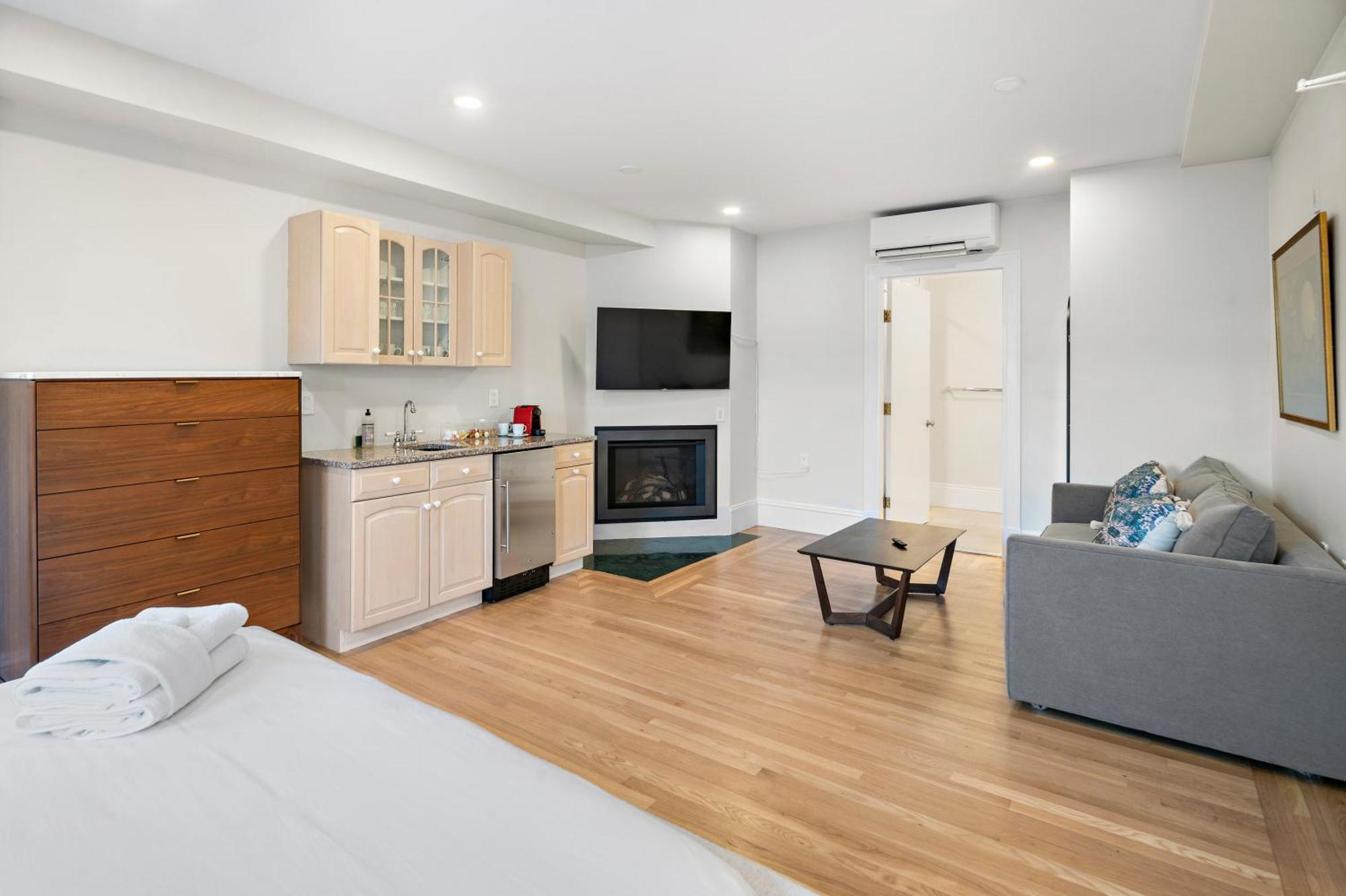 Charlesgate Suites Бостън Екстериор снимка